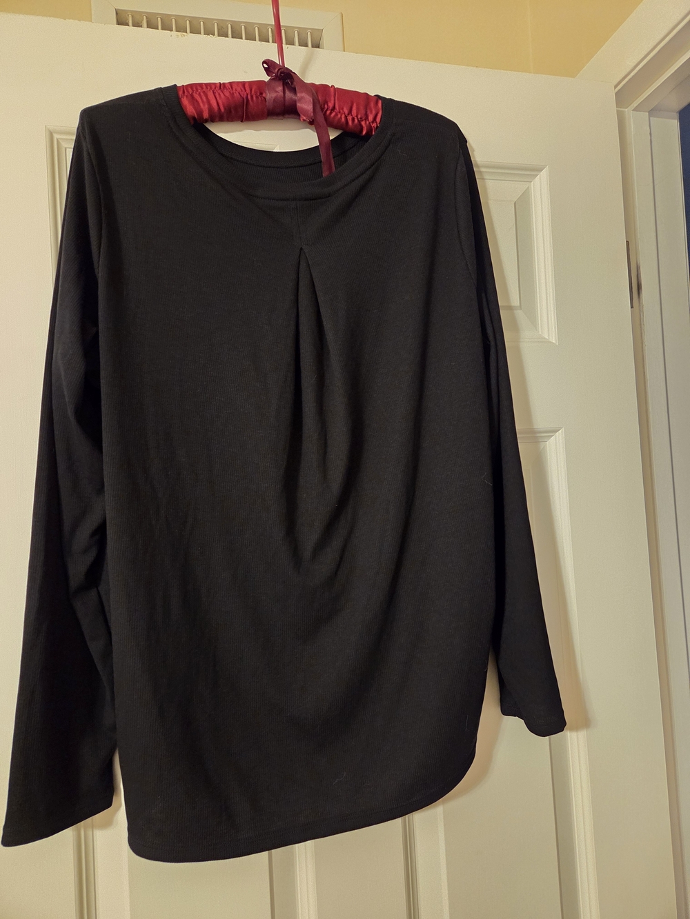 Mondetta Black Long-Sleeve Pleated Front Top